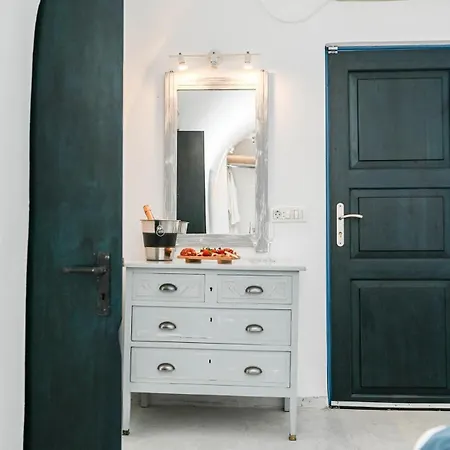 Apartment Solasta #1 With Jacuzzi In Santorini *